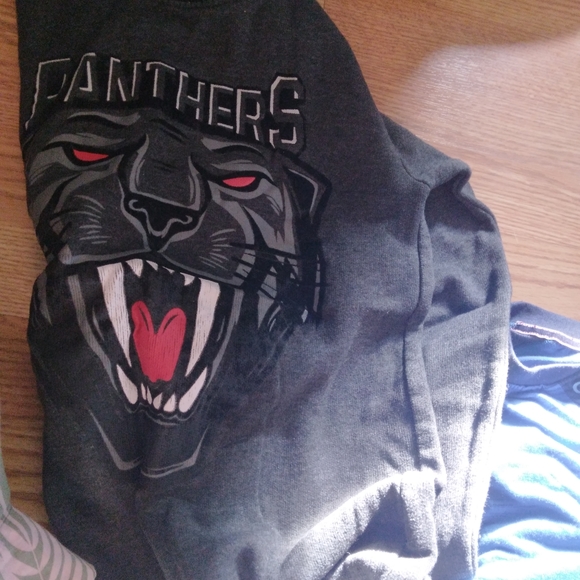 Clothing - Picture 3 of 16